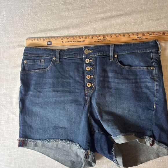 Torrid Feel The Fit Button Fly Cuffed Frayed‎ Look Stretchy Denim Shorts Size 22 - Picture 7 of 12